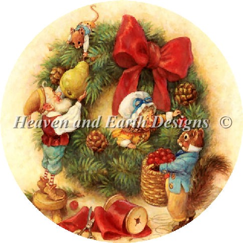 Ornament Decorating The Wreath - Click Image to Close
